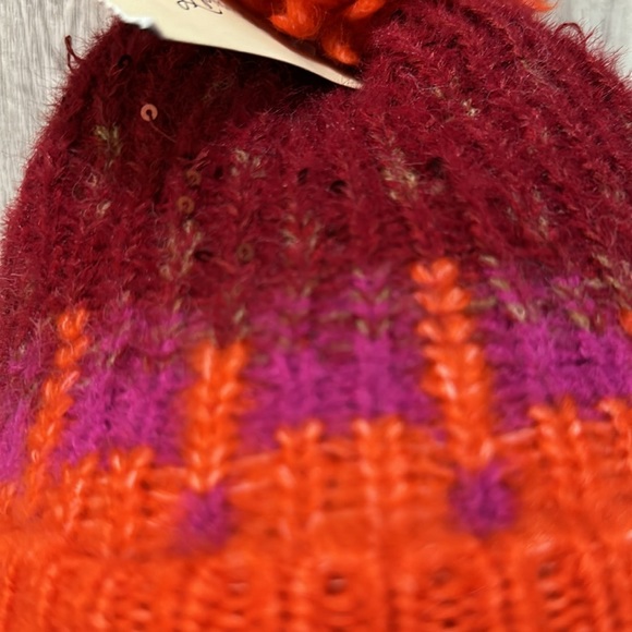 Universal thread red orange sparkling knit winter hat new - Picture 2 of 6